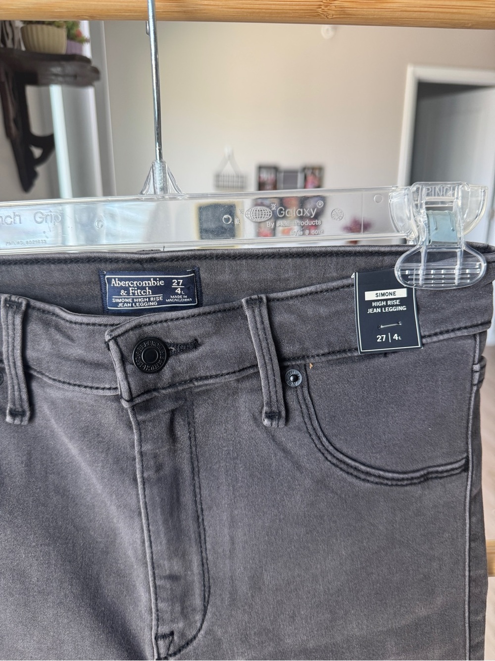 Abercrombie & Fitch Women’s Skinny Jeans in Washed Charcoal - Picture 3 of 6